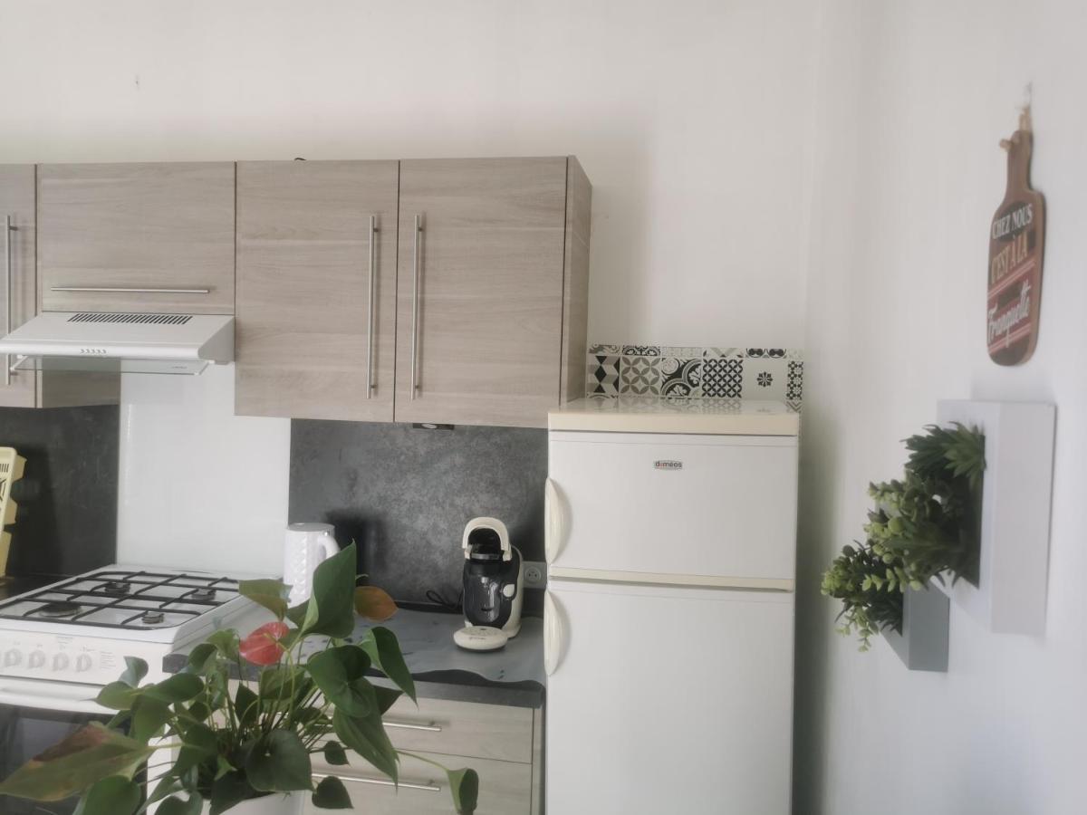 Bel Appartement: Cozy Retreat with Private Courtyard & Secure Parking Vichy Exterior photo