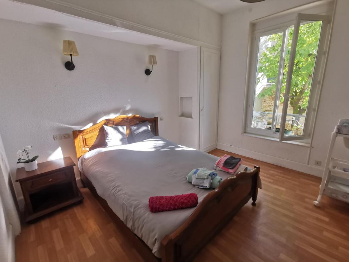 Bel Appartement: Cozy Retreat with Private Courtyard & Secure Parking Vichy Exterior photo